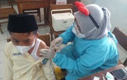 Kasus Covid-19 Melonjak, Vaksinasi Anak Digencarkan