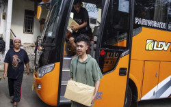 Ganjar Sewa Dua Bus Antar Warga Wadas Pulang dari Polres