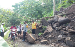 Longsor, Jalan Antardesa di Gedangsari Terputus