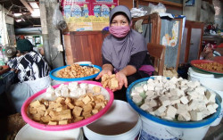 Pedagang Tempe & Tahu Bantul Takut Kehilangan Pembeli