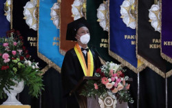 Giri Berhasil Raih Sarjana UGM Meski Tunanetra
