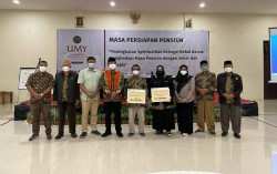UMY Beri Bekal Bagi Puluhan Tendik yang Purna Tugas