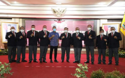 Pemprov Jateng Serahkan Bonus Peraih Medali PON 2021