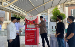 Pertama di Indonesia, ATM Sampah “Diparkir” di Masjid