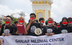 Mahasiswa Deklarasi Ganjar Milenial di DIY, Bagikan 150 Sembako