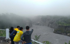 Jangan Nekat! Awas Kejeblos Material Merapi di Kali Gendol!