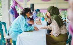 Ratusan Warga Imogiri Ikuti Baksos dan Skrining COVID-19