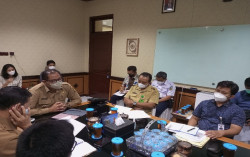 Tak Mau Digusur Sia-Sia, Pedagang Stasiun Wates Tagih Janji PT KAI   