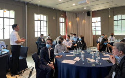 Menko Luhut Yakinkan Investor Singapura tentang Transformasi Ekonomi Indonesia