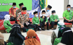 Ganjar Lepas Kafilah Festival Anak Soleh-solehah Indonesia (FASI) Jateng ke Palembang