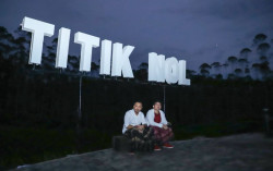 Ikut Jokowi Sarungan di Titik Nol IKN, Giring Jadi Sorotan