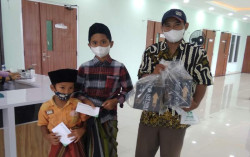 Milad RSU Mitra Paramedika: Sunatan Gratis Dapat Bingkisan Ikan Guppy