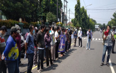 Geruduk Balai Kota Jogja, Pendorong Gerobak Malioboro Sempat Panas dengan Satpol PP