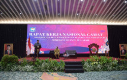 Airlangga Minta Camat Perhatikan Syarat Vaksinasi Booster Pemudik