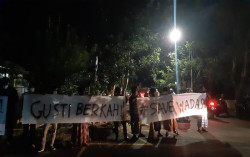 Tarawih Ganjar di Masjid Kampus UGM Disambut Spanduk Solidaritas Wadas