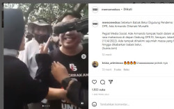 Sebelum Dihajar Massa, Ade Armando Ribut dengan Ibu-Ibu, Diteriaki Buzzer 