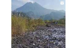 Viral! Kaliadem Kotor karena Kertas Petasan, Ini Penampakannya