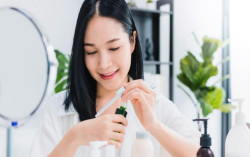 Punya Kandungan AHA BHA, Ini Dia 5 Skincare yang Bikin Wajah Lebih Cerah!