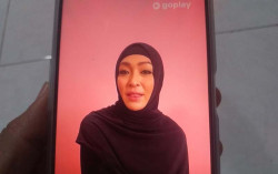 Angelina Sondakh Senang Tidur Dilantai & Susah Makan Pakai Sendok