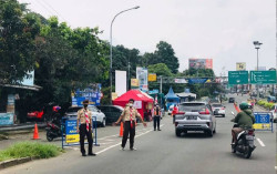 Polisi Mulai Uji Coba Pembatasan Kendaraan Masuk Puncak