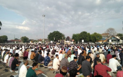 Peserta Salat Id di Alkid Membeludak
