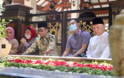 Mahfud Ziarah ke Makam Gus Dur: Kangen Ingin Bertemu tapi Tak Tahu Alamatnya