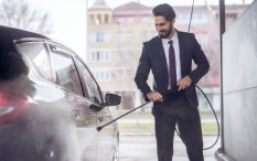 Cara Hilangkan Bekas Cat Semprot di Mobil 
