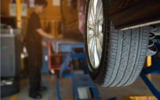 Penyebab Bunyi Gesekan pada Roda Depan Mobil