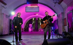 Bono U2 Gelar Konser di Stasiun Metro, Kiev 
