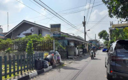 Warga Jogja Pilih Tumpuk Sampah di Depan Rumah, Ini Foto-Fotonya..
