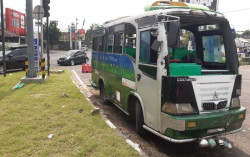 Bus Rombongan Takziah Terguling di Gamping, Satu Meninggal