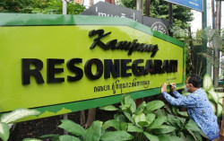 Papan Nama Kampung Bertebaran di Terban 