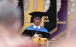 Selamat! Budi Karya Sumadi Terima Anugerah Doktor Kehormatan dari UGM
