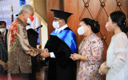 Menhub Terima Gelar HC dari UGM, Ganjar: Beliau Memang Layak