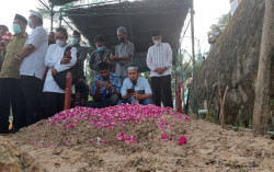 Sambil Menangis Tetangga Ceritakan Buya Pulang Hujan-hujanan Ambil Payung untuk Istri