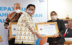 Perpusnas Raih Penghargaan Kepatuhan Tinggi Standar Pelayanan Publik