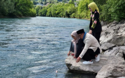 Ridwan Kamil Tiba di Bandung, Keluarga Minta Privasi