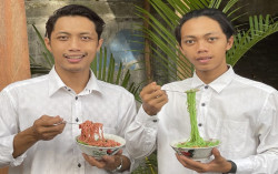 Bosan dengan Mi Ayam yang Biasa, Mie Ayam Warna Bisa Dicoba  