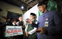 Impian Sunarti dan keluarga untuk merenovasi rumahnya akhirnya terwujud