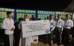 Geliatkan Perekonomian, PLN Serahkan Bantuan Rp130 Juta untuk PKL New Kemukus 
