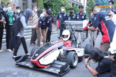Mantap! Mobil Balap Formula ala Tim Bimasakti UGM Berlomba di Sirkuit Assen Belanda