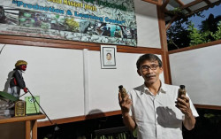 Pria Prambanan Sleman Ini Jadikan Larva Lalat Hitam Jadi Sumber Penghasilan