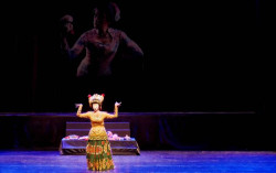 Tarian Didik Nini Thowok Sihir Penonton di TBY