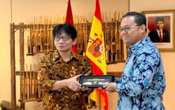 Pimpinan UMY Beri Motivasi Langsung Dosen yang Sedang Studi S3 di Eropa