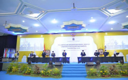 Lantik 8 Dekan, Rektor UII Fathul Wahid Minta Ketegasan Sikap