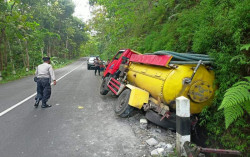 Duh..Truk Tangki Pengangkut Tinja Terperosok di Kulonprogo