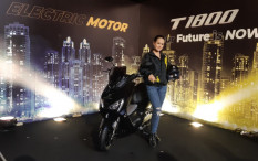 Cek Beda Harga Sepeda Motor Listrik dengan Motor BBM