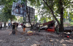 Bersihkan Lokasi Bekas Kerusuhan di Babarsari, Petugas Temukan Ini