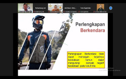 Menggunakan Sepatu untuk Berkendara Lebih Aman