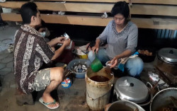 Bumbu Kemasan Laris Jelang Iduladha, Biasa Laku 5 Bungkus, Kini Bisa Ribuan Bungkus